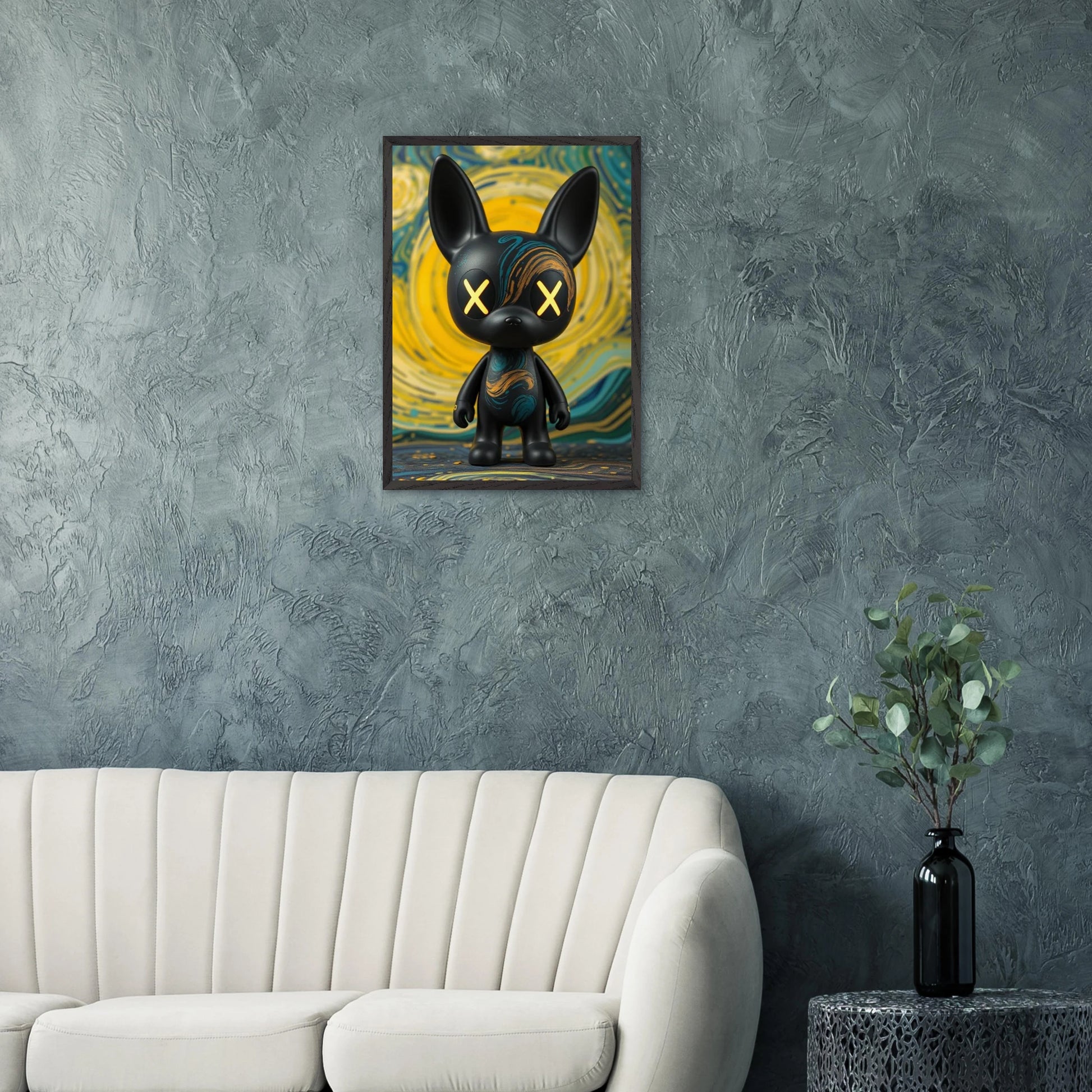 Affiche encadrée Nocturne Tourbillonnant – Skøne noir aux yeux X jaunes et pelage tourbillonnant bleu-vert-or – fond étoilé – art mural par Skøne