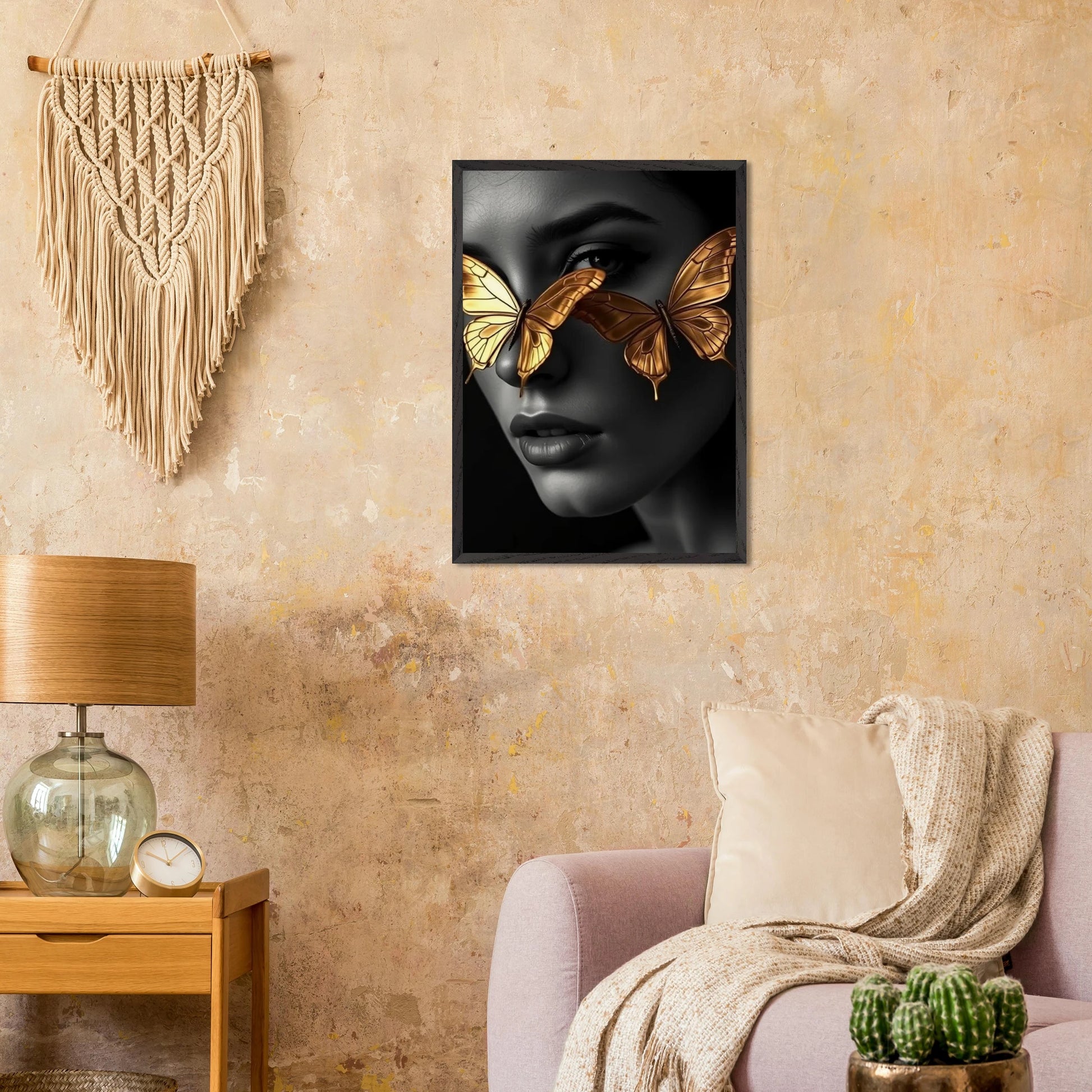 Affiche encadrée Papillons d’Or – portrait femme noir et blanc avec papillons dorés devant les yeux – décoration murale Skøne